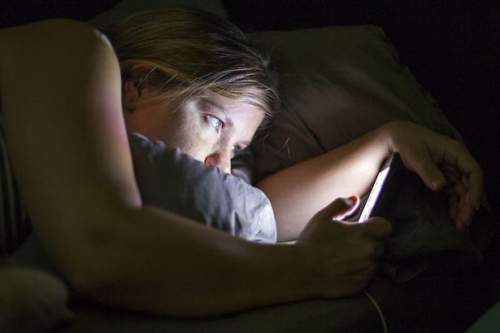 how-using-your-cell-phone-may-be-effecting-your-body-before-going-to-sleep